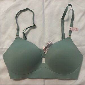 Victoria’s Secret Freedom Cloud Wireless Push-up Bra in Green. Size 34C